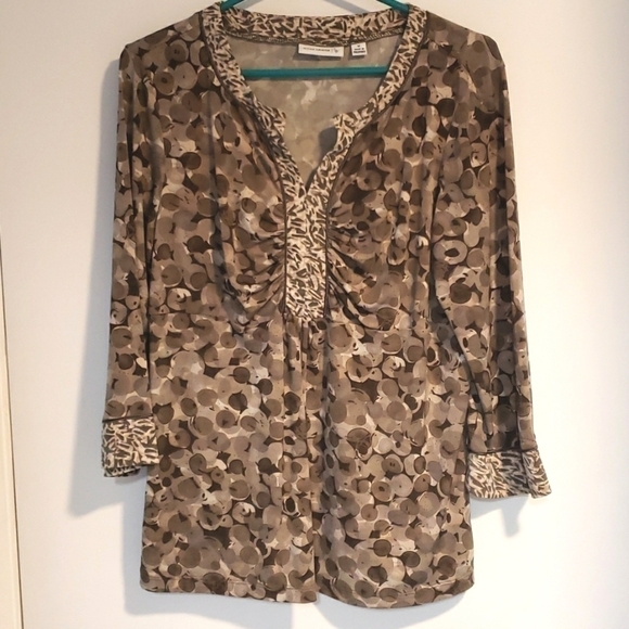 Susan Graver Geo Print Top - Picture 2 of 7